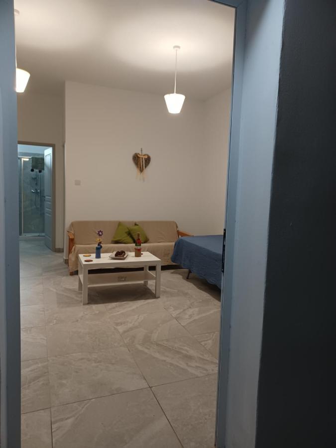 Andri' S Place Paphos Buitenkant foto